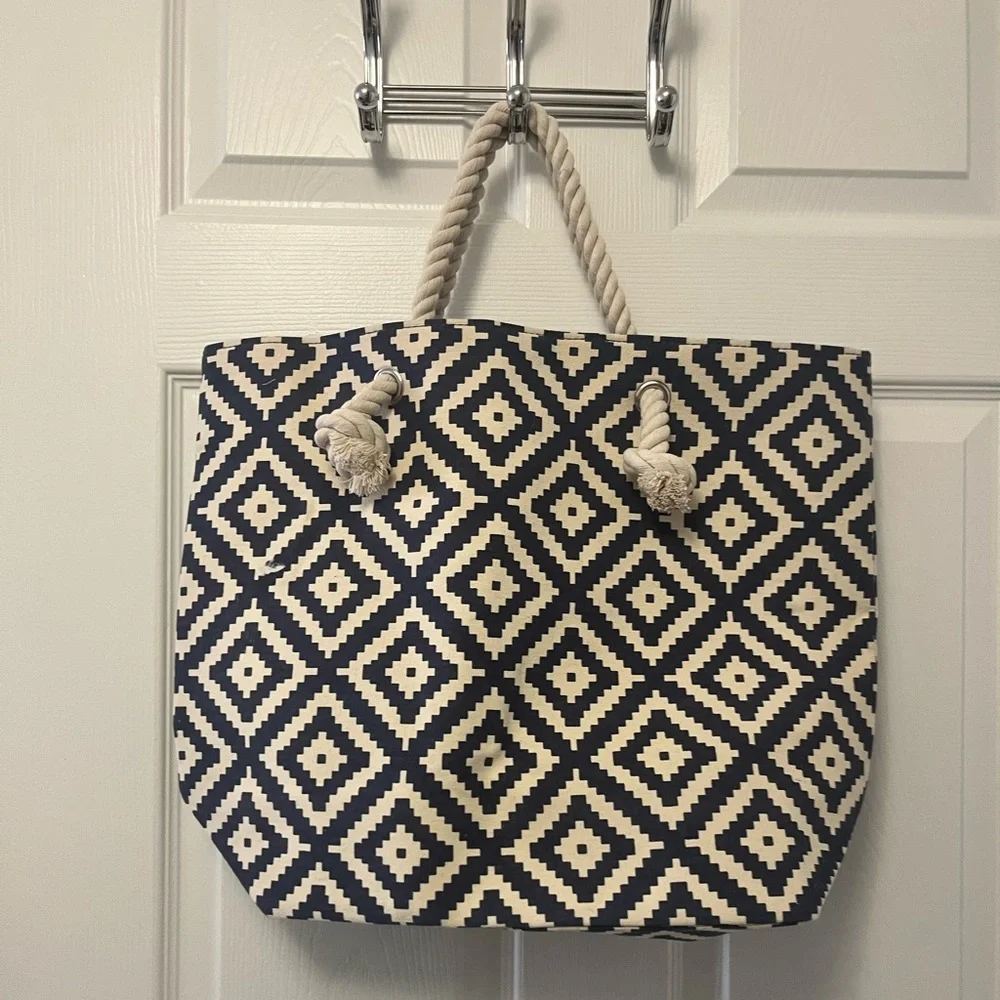 Summer and Rose Beach Tote Navy & White Chevron - Picture 2 of 6